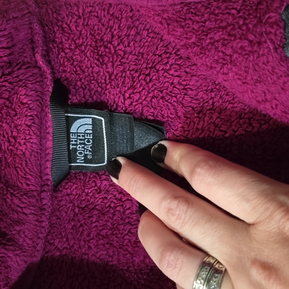 The North Face Magenta and Charcoal Fleece Jacket. Size XL. - Picture 5 of 11